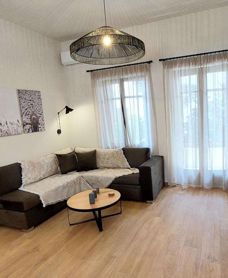 Lilys Apartments *